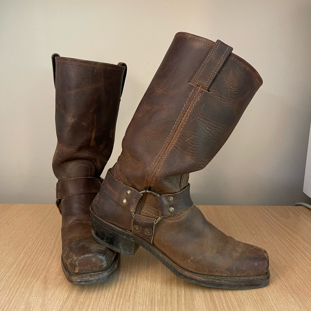 Women’s 8.5 Frye Harness Boots